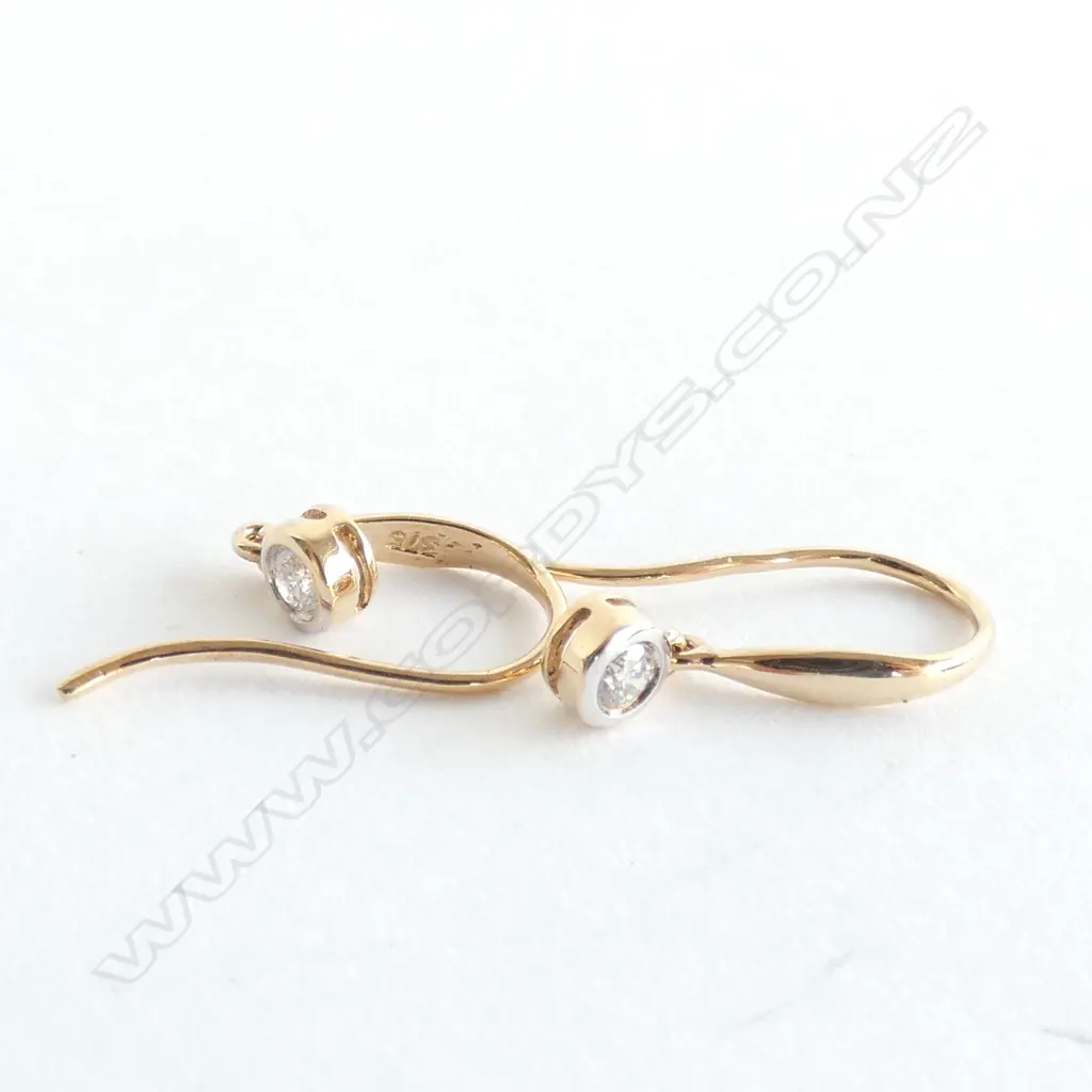 PAIR 9CT YELLOW GOLD AND DIAMOND EARRINGS TDW 0.12ct Image 1++
