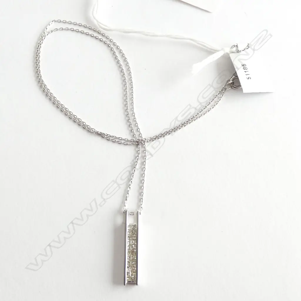 18ct WHITE GOLD AND DIAMOND PENDANT ON SILVER CHAIN TDW 0.44ct Image 1++