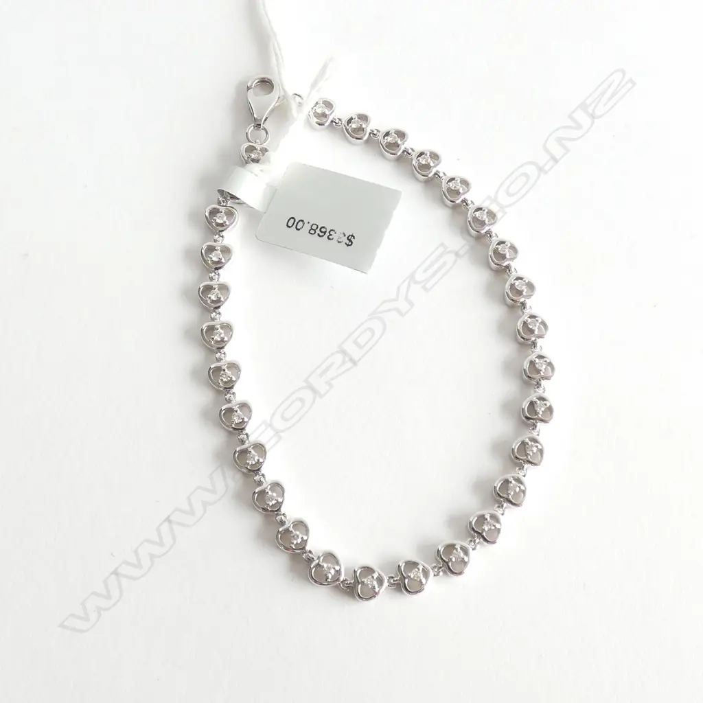 18CT WHITE GOLD AND DIAMOND BRACELET Image 1++