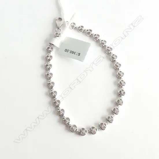 18CT WHITE GOLD AND DIAMOND BRACELET