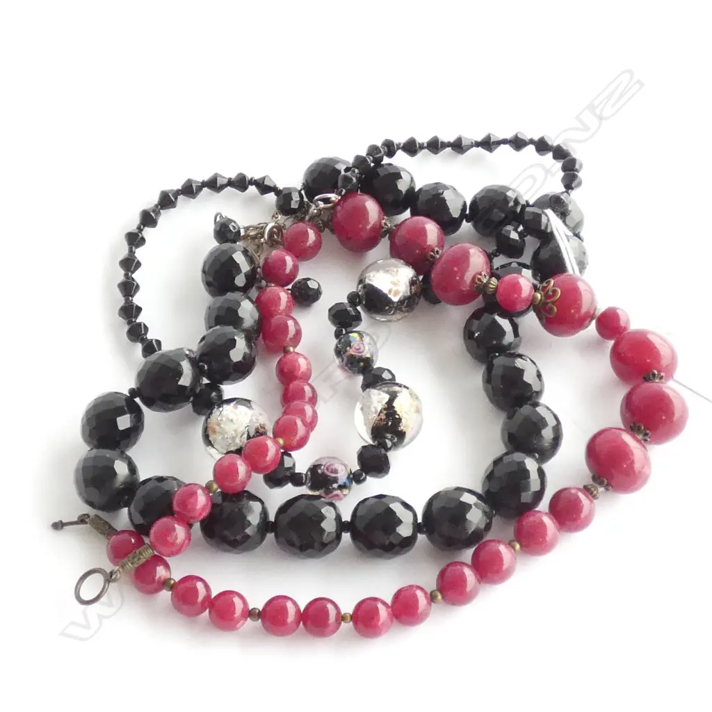 3 NECKLACES; FRENCH JET, VENETIAN GLASS, DYED QUARTZ? Image 1++