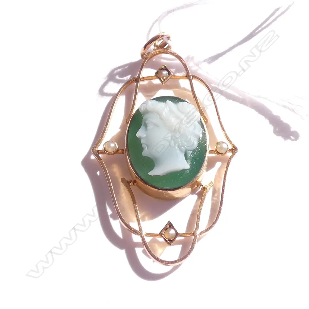 EDWARDIAN 9CT GOLD & CAMEO GLASS PENDANT Image 1++