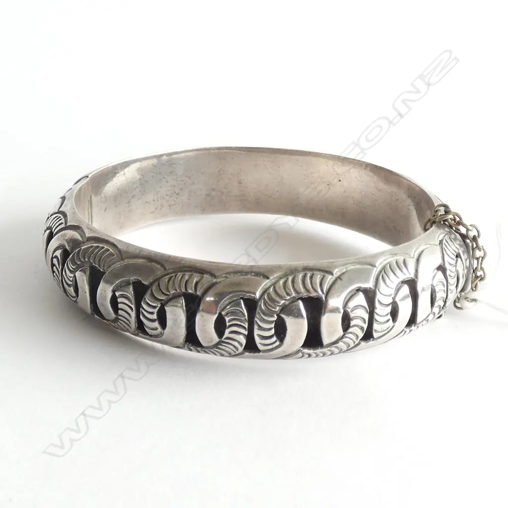 SILVER HINGED BANGLE Image 1++