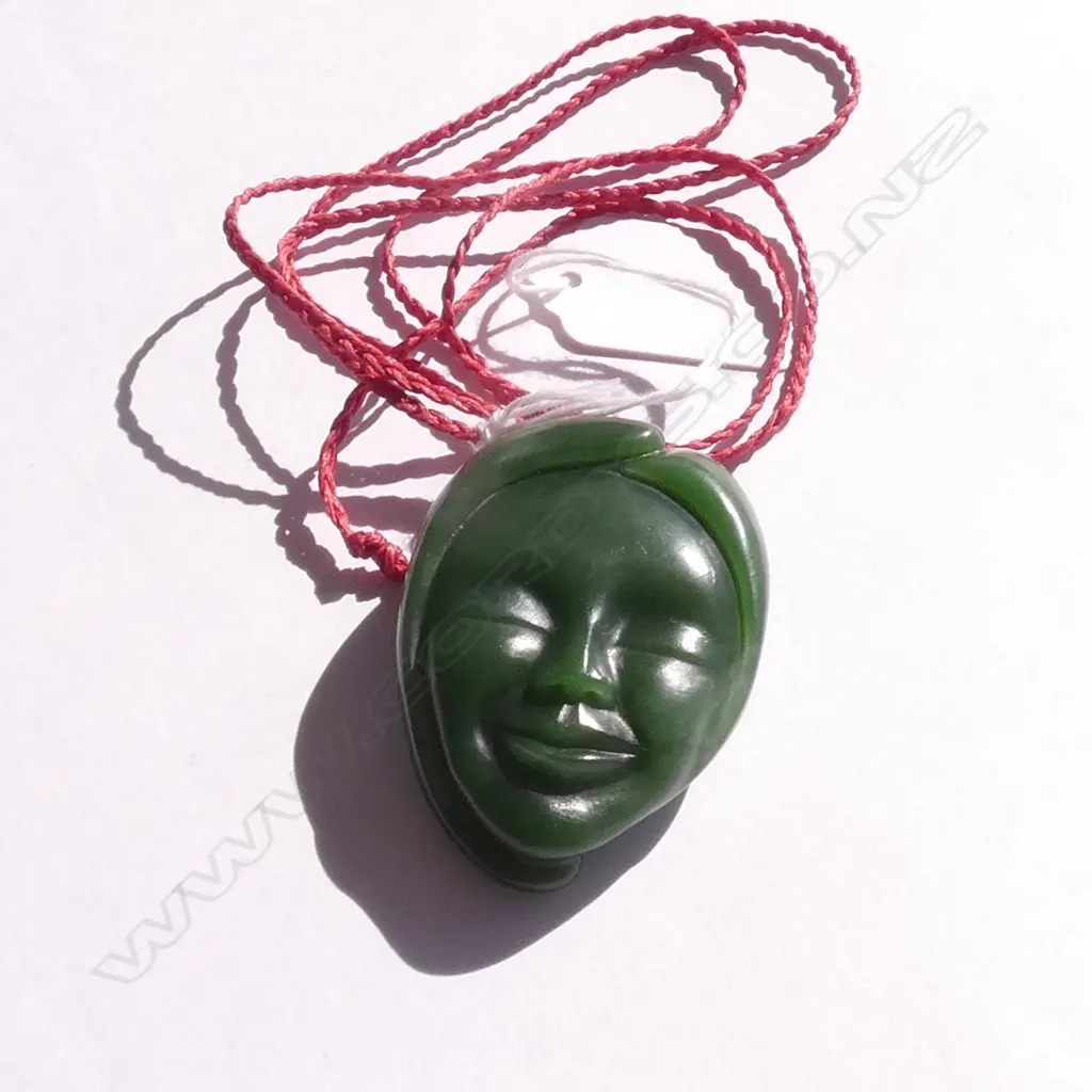OMNI CAEON KAHURANGI POUNAMU HAND CARVED FACE PENDANT Image 1++