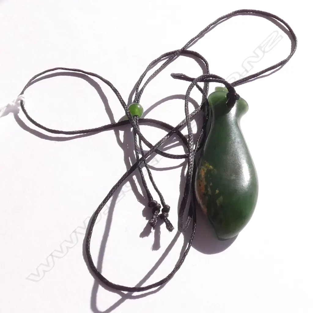 OMNI CAEON KAHURANGI POUNAMU HAND CARVED ORGANIC FORM PENDANT Image 1++