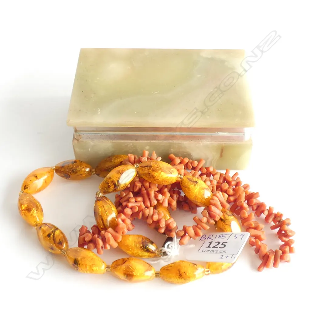 2 NECKLACES; RED CORAL & AMBER LIKE PLASTIC + ONYX BOX L.110mm Image 1++