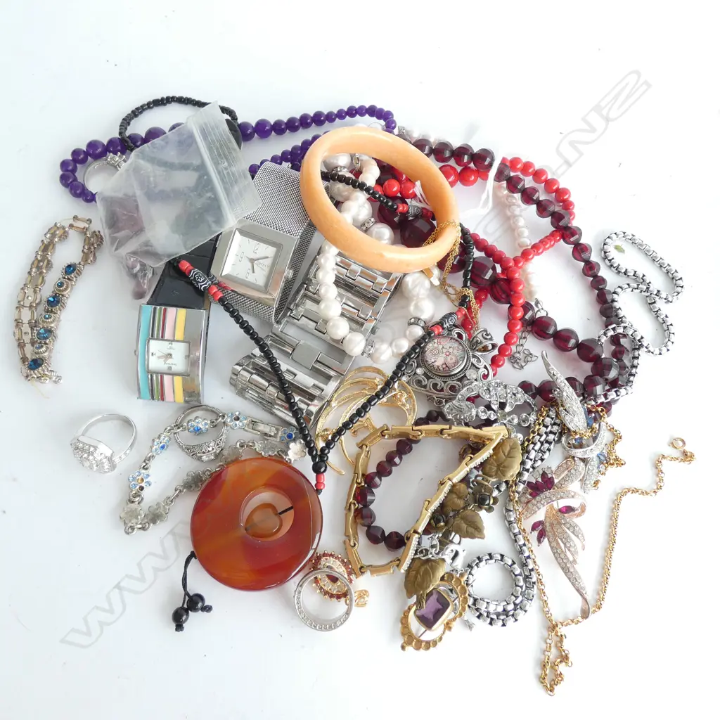 ASST. COSTUME JEWELLERY Image 1++