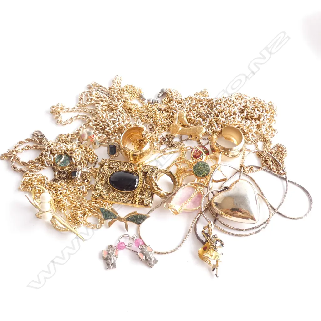 ASST. GOLD TONE JEWELLERY Image 1++