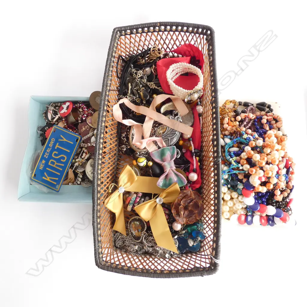 3 CONTAINERS ASST. COSTUME JEWELLERY; NECKLACES ETC Image 1++