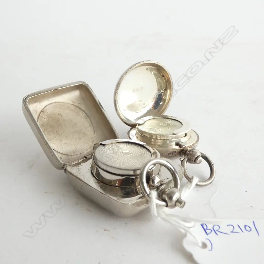 2 SILVER SOVEREIGN HOLDERS; 1 STG 20GRAMS 1 PLATE Image 1++