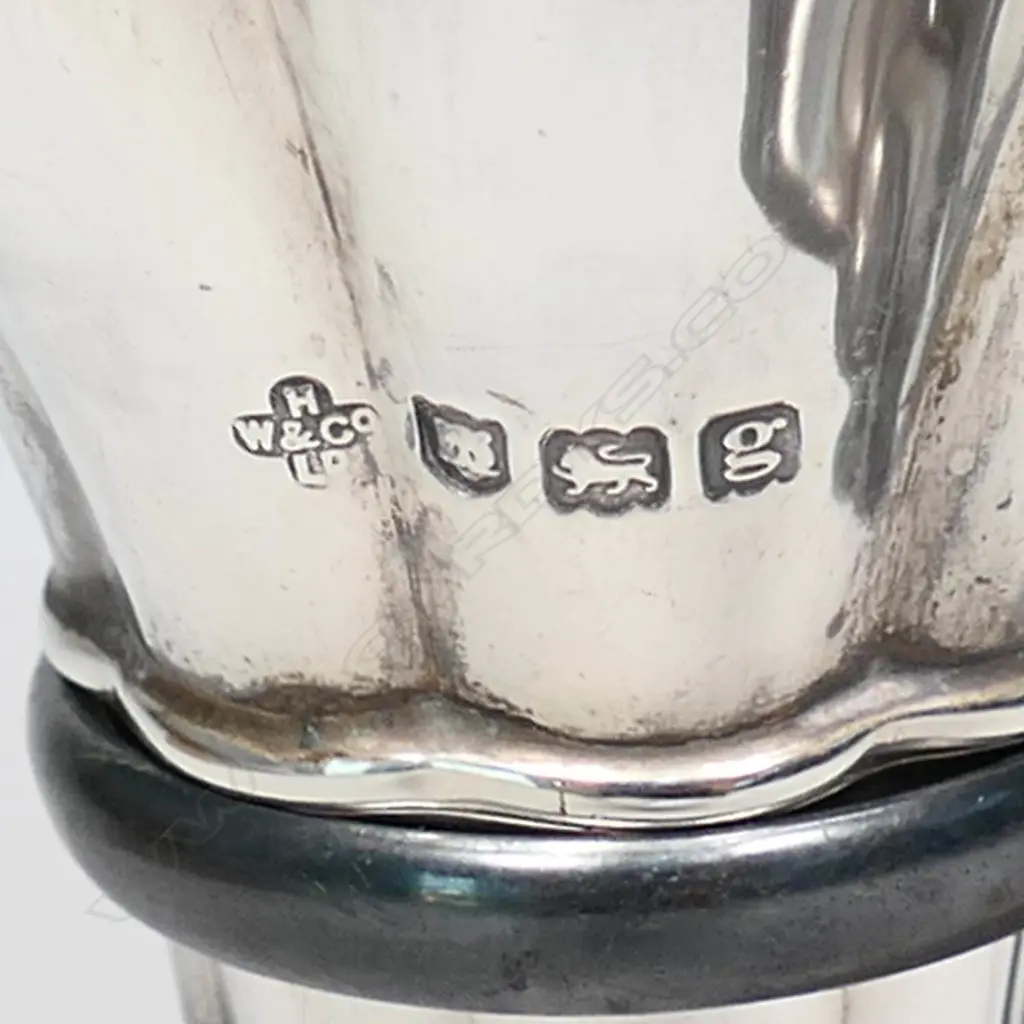 An uncommon Edwardian silver table epergne Image 1++