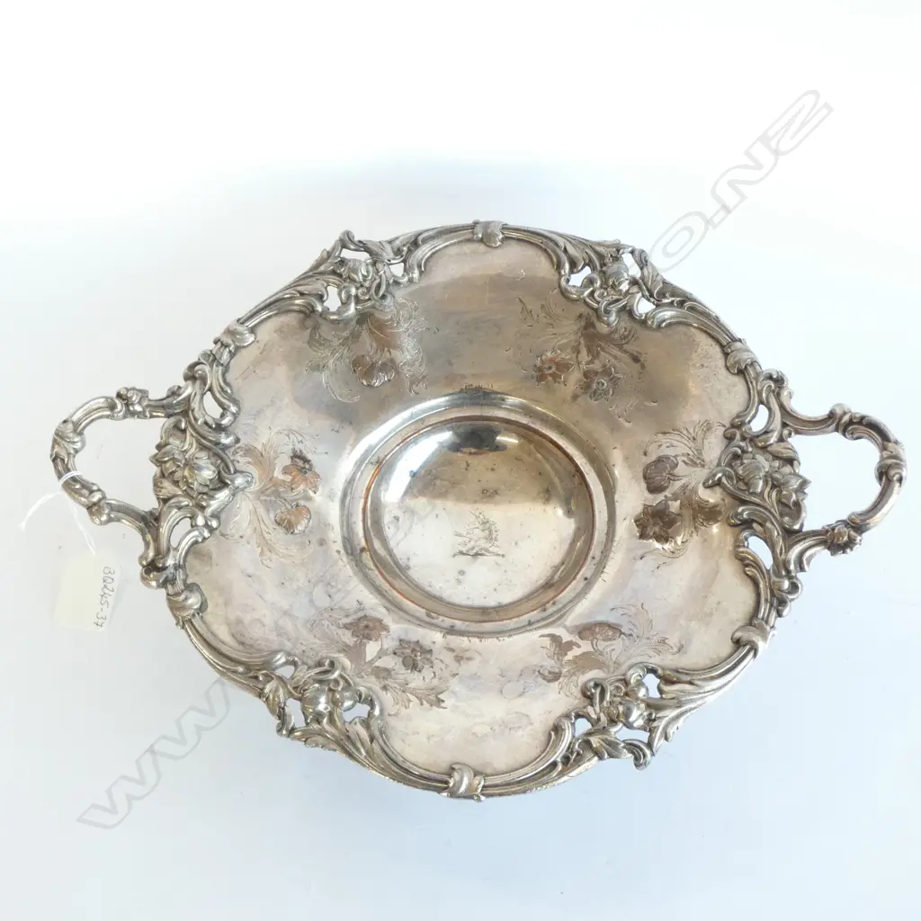 TWO-HANDLED SHEFFIELD PLATE DISH Image 1++