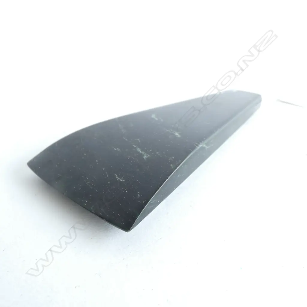 POUNAMU TOKI (NEPHRITE AXE BLADE) L. 160mm Image 1++