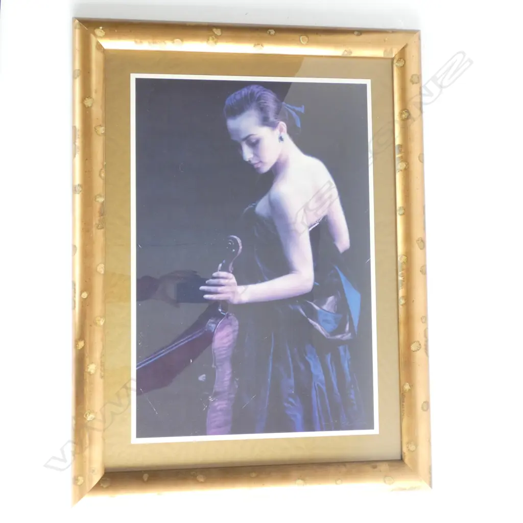 VIOLINIST PRINT 570 X 380MM Image 1++