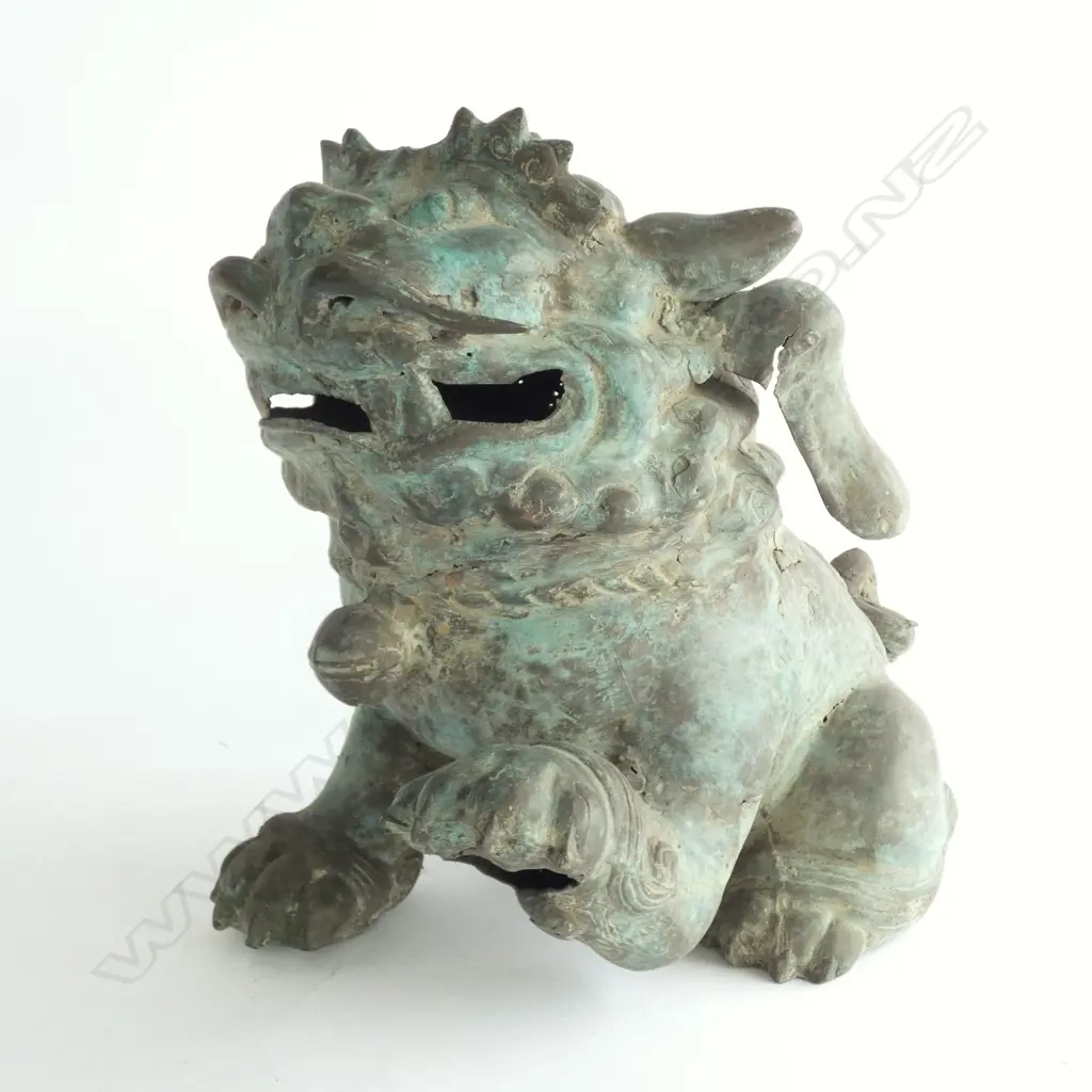 LGE OLD BRONZE ORIENTAL SCULPTURE OF A FU DOG. H. 360MM Image 1++