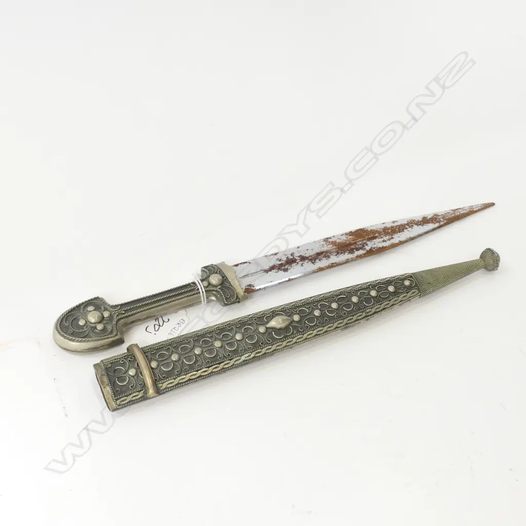 MIDDLE EASTERN DAGGER AND SCABBARD (RUSTY BLADE) (W.W.) Image 1++
