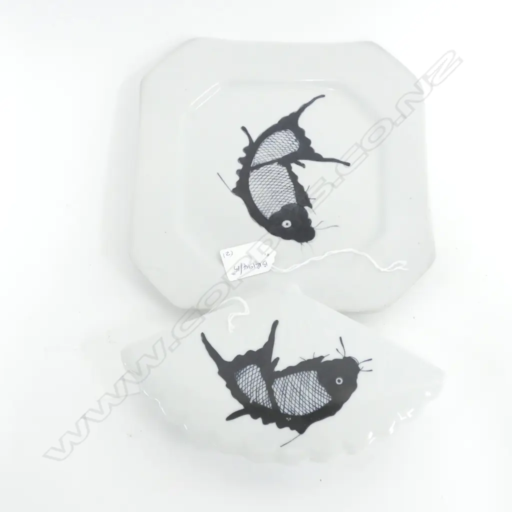 CHINESE PLATE + LIDDED BOX WITH BLACK FISH DECORATION L 200 MM Image 1++