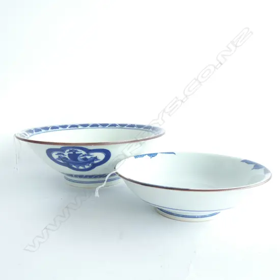 2 ORIENTAL BLUE & WHITE BOWLS SEAL MARKS TO BASE