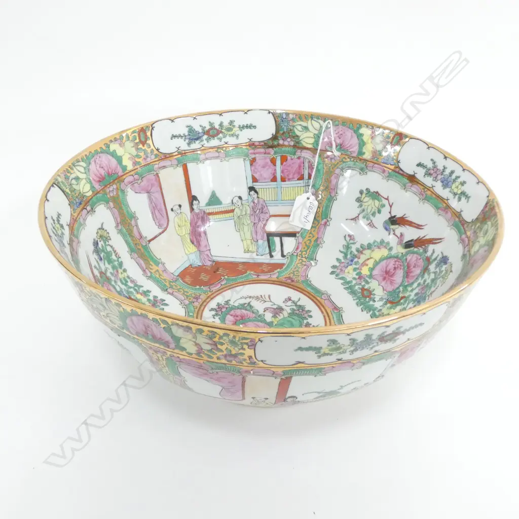 A LARGE CHINESE FAMILLE ROSE BOWL D 350 MM Image 1++