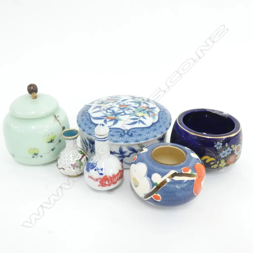 LOT ASST JAPANESE PORCELAIN + SMALL CLOISONNE VASE Image 1++