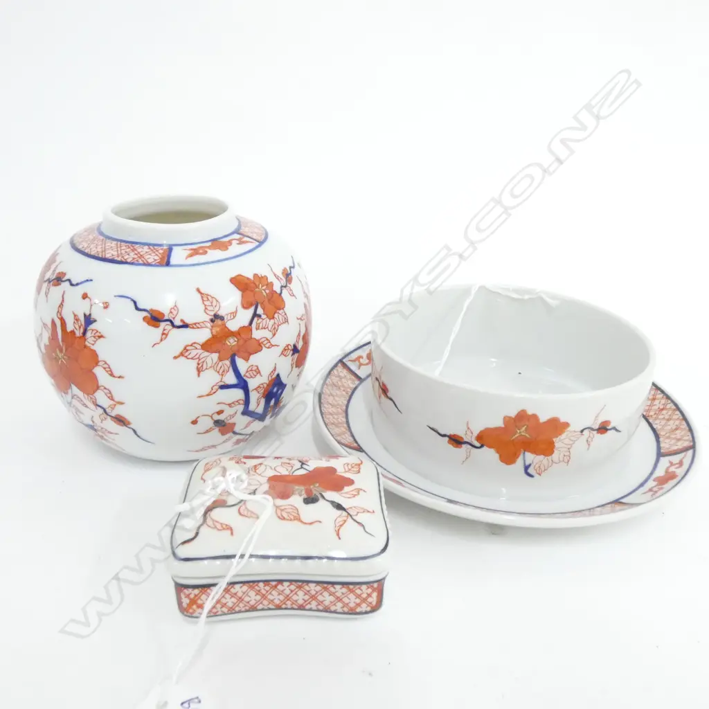 AN IMARI JAR /PLATE/ + BOX D 150 MM Image 1++