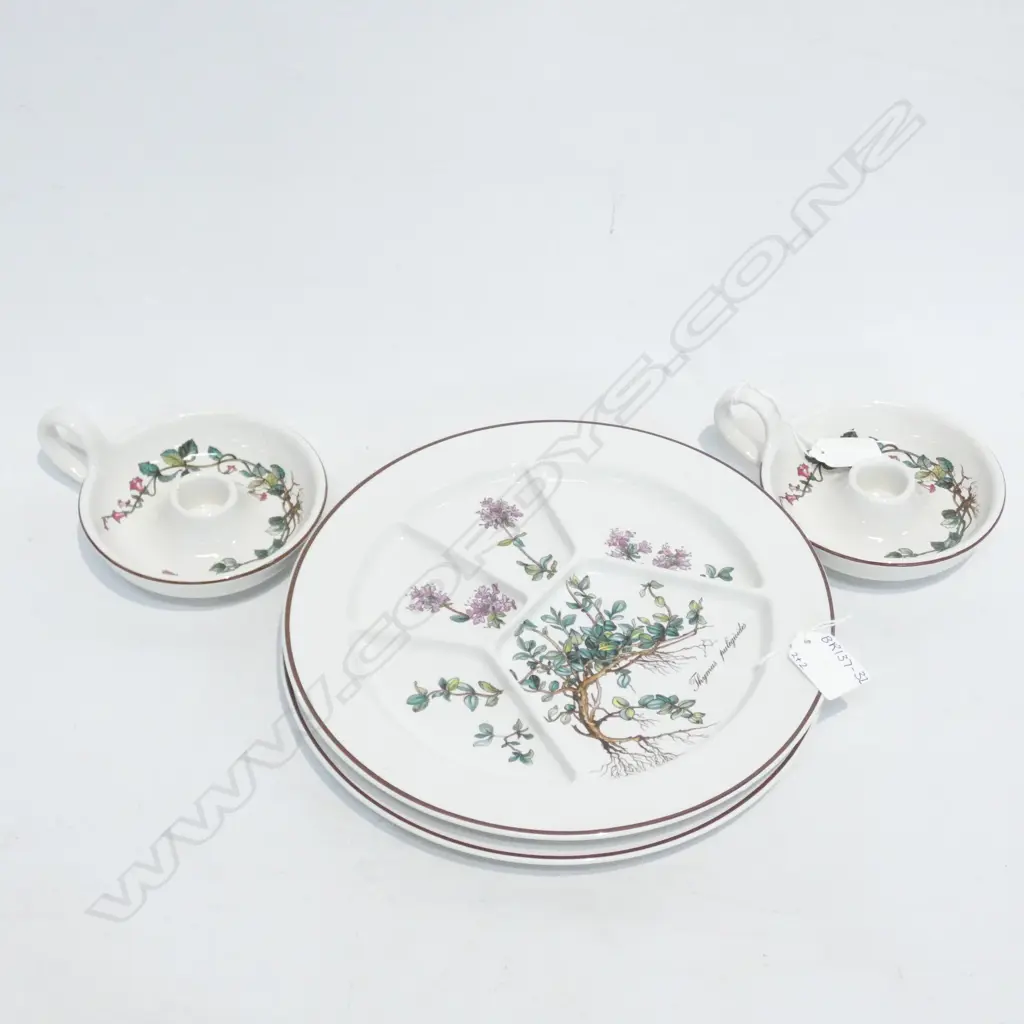 PR VILLEROY & BOCH DIVIDED PLATES (DIA 245MM) & PR CANDLE HOLDERS Image 1++