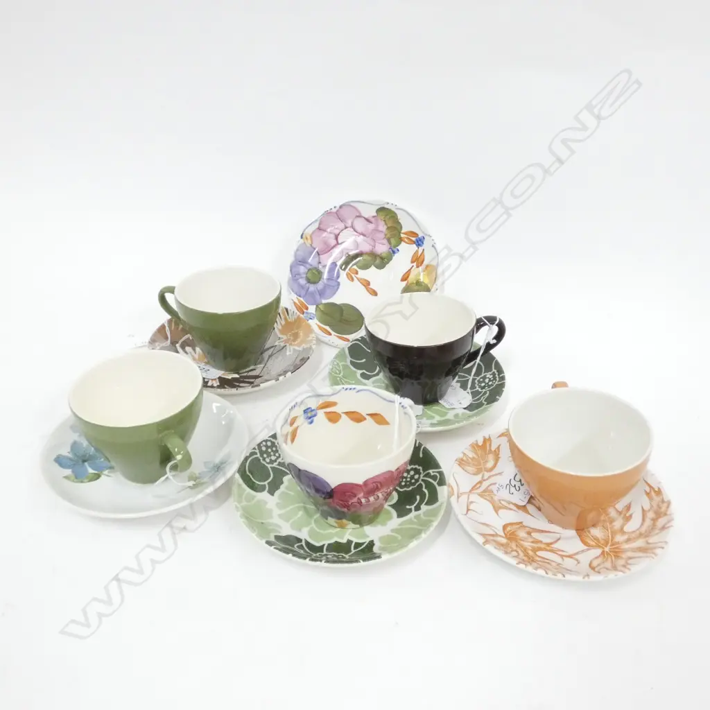 5 CROWN LYNN / KELSTON POTTERIES CUPS & SAUCERS  Image 1++