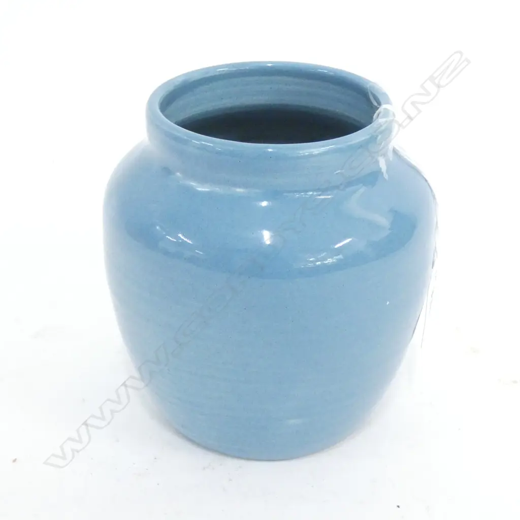 OLIVE JONES NZ POTTERY BLUE VASE H.140MM Image 1++