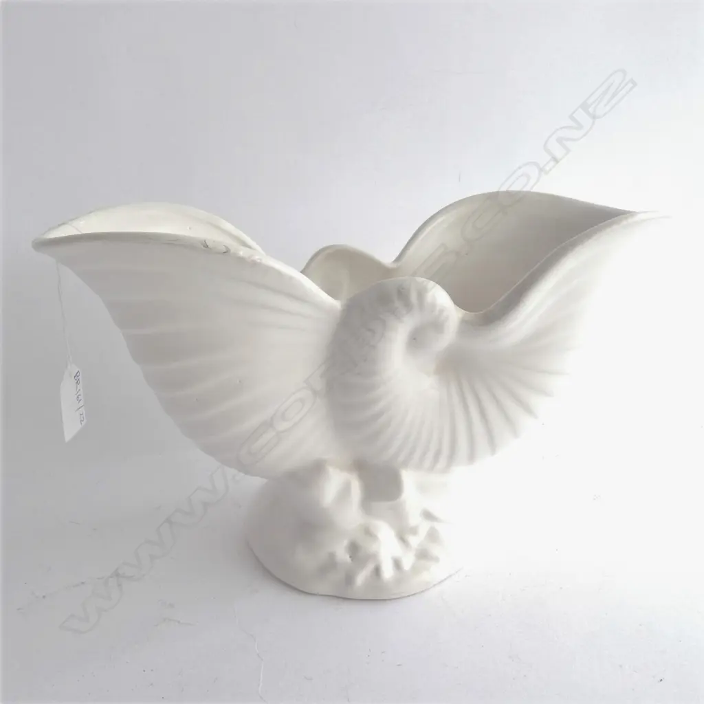 CROWN LYNN NAUTILUS VASE W. 290mm... Image 1++