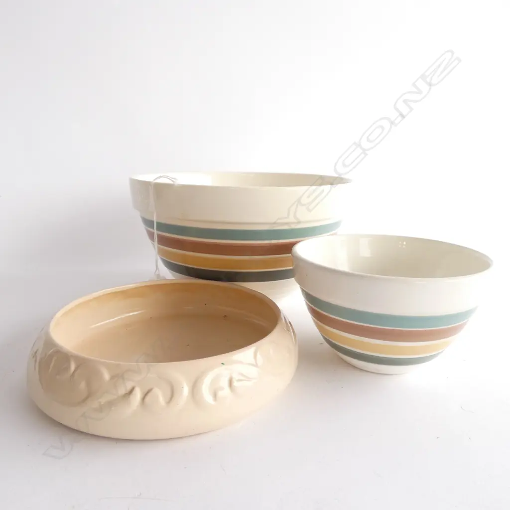 2 KELSTON POTTERIES 'BEEHIVE' MIXING BOWLS + CROWN LYNN IKEBANA VASE 180MM DIA SHAPE 418 Image 1++