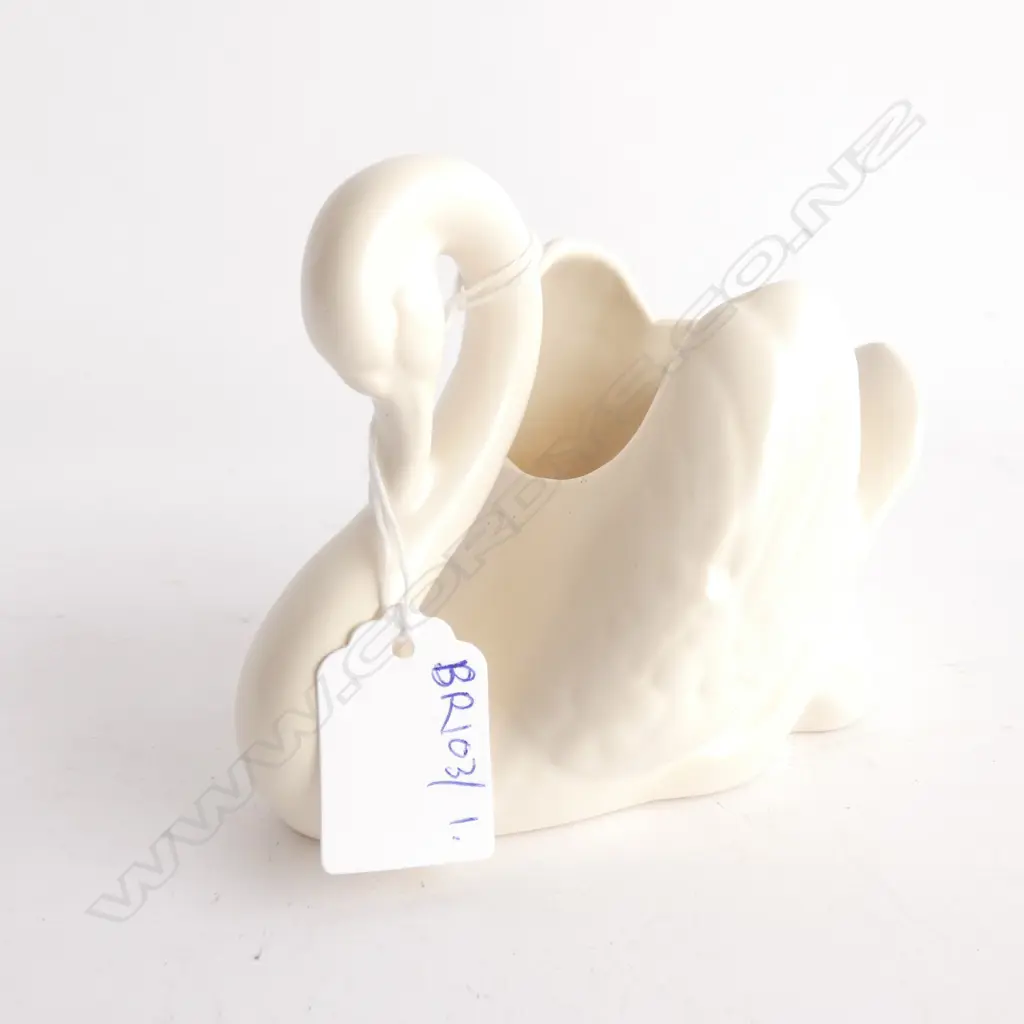CROWN LYNN SMALL WHITE SWAN L. 145MM... Image 1++