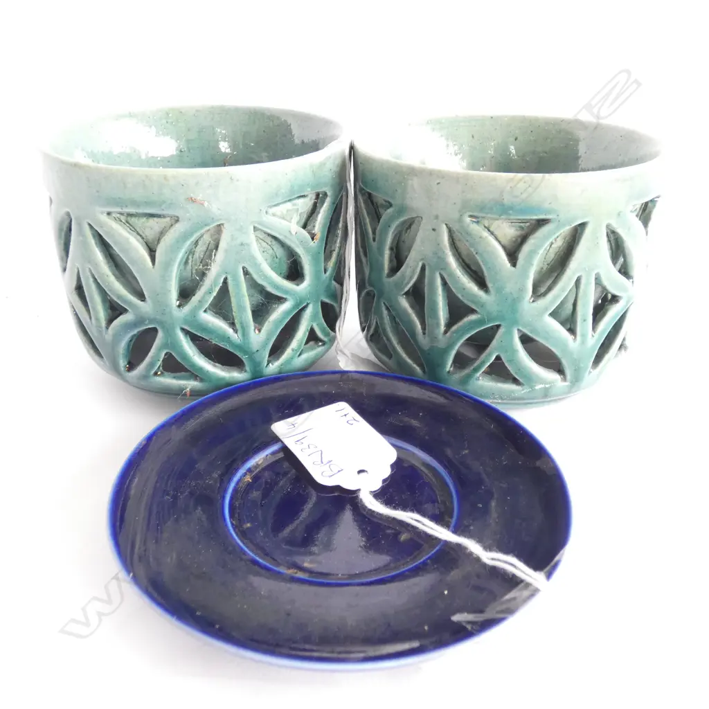 2 MING STYLE GREEN CUPS + BLUE PLATE  Image 1++