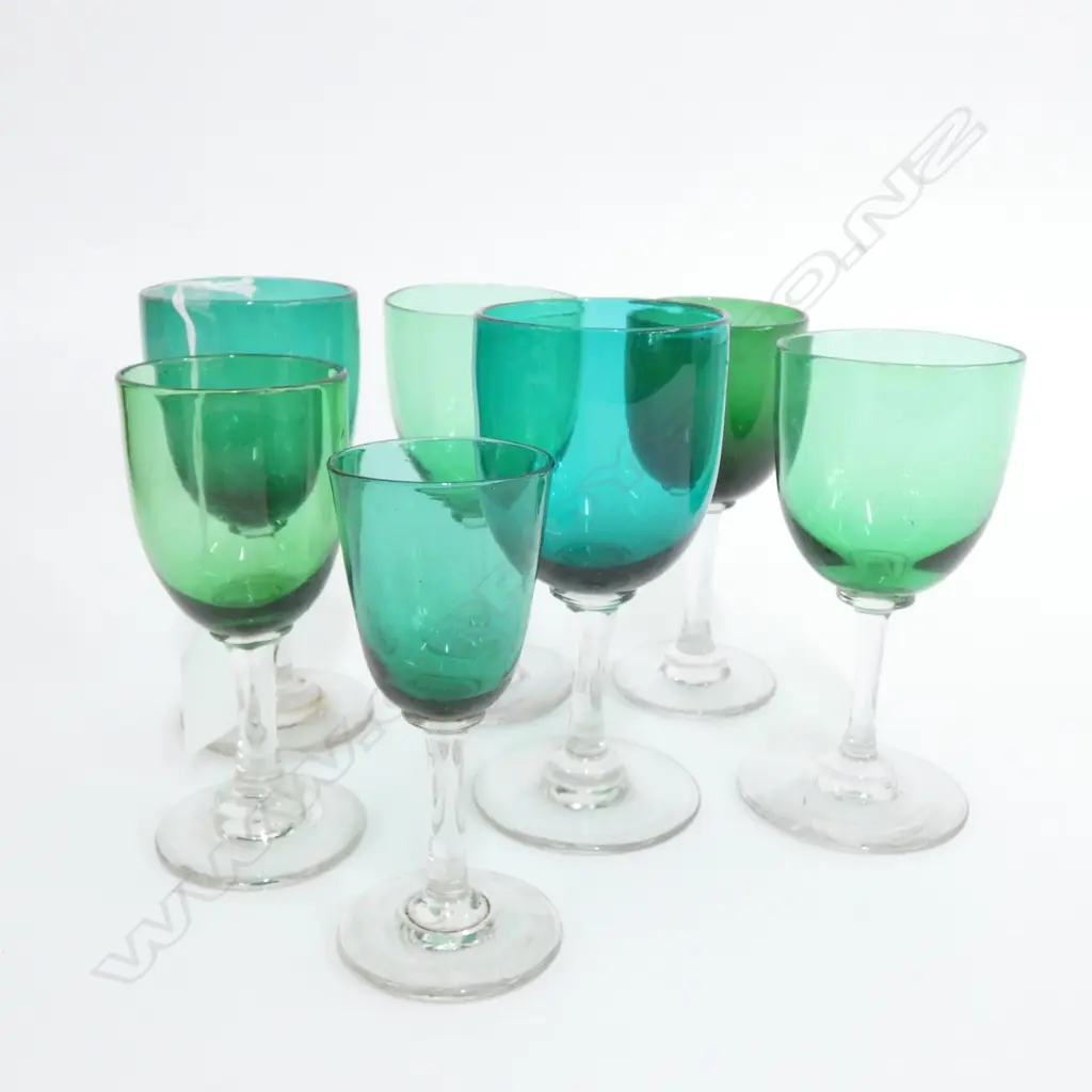7 VINTAGE COLORED GREEN GLASSES Image 1++