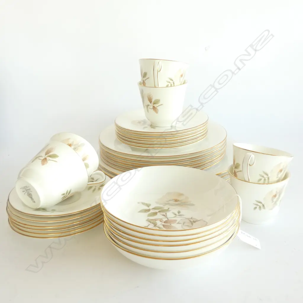 ROYAL DOULTON 'YORKSHIRE ROSE' SIX PLACE DINNER SET Image 1++