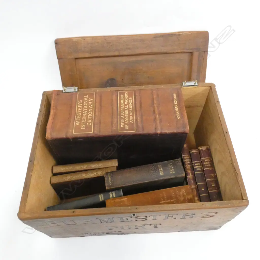 WOODEN PORT BOX CONTAINING ANTIQUE DICKENS ETC Image 1++