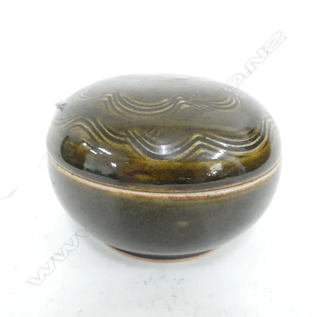 PAUL FISHER LIDDED TRINKET BOX 100mm dia UNMARKED Image 1++