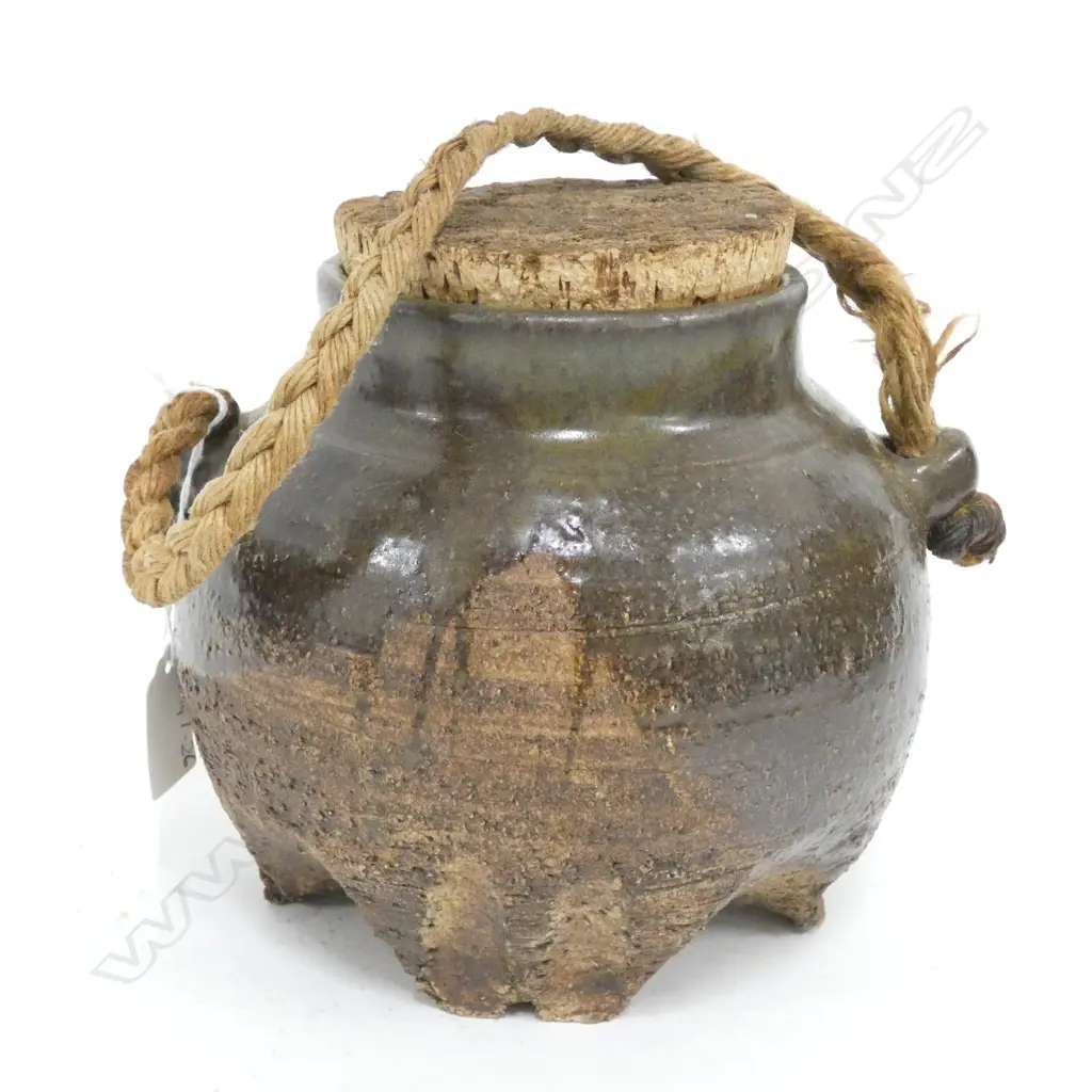 NZ STUDIO POTTERY ONION JAR H.180mm Image 1++