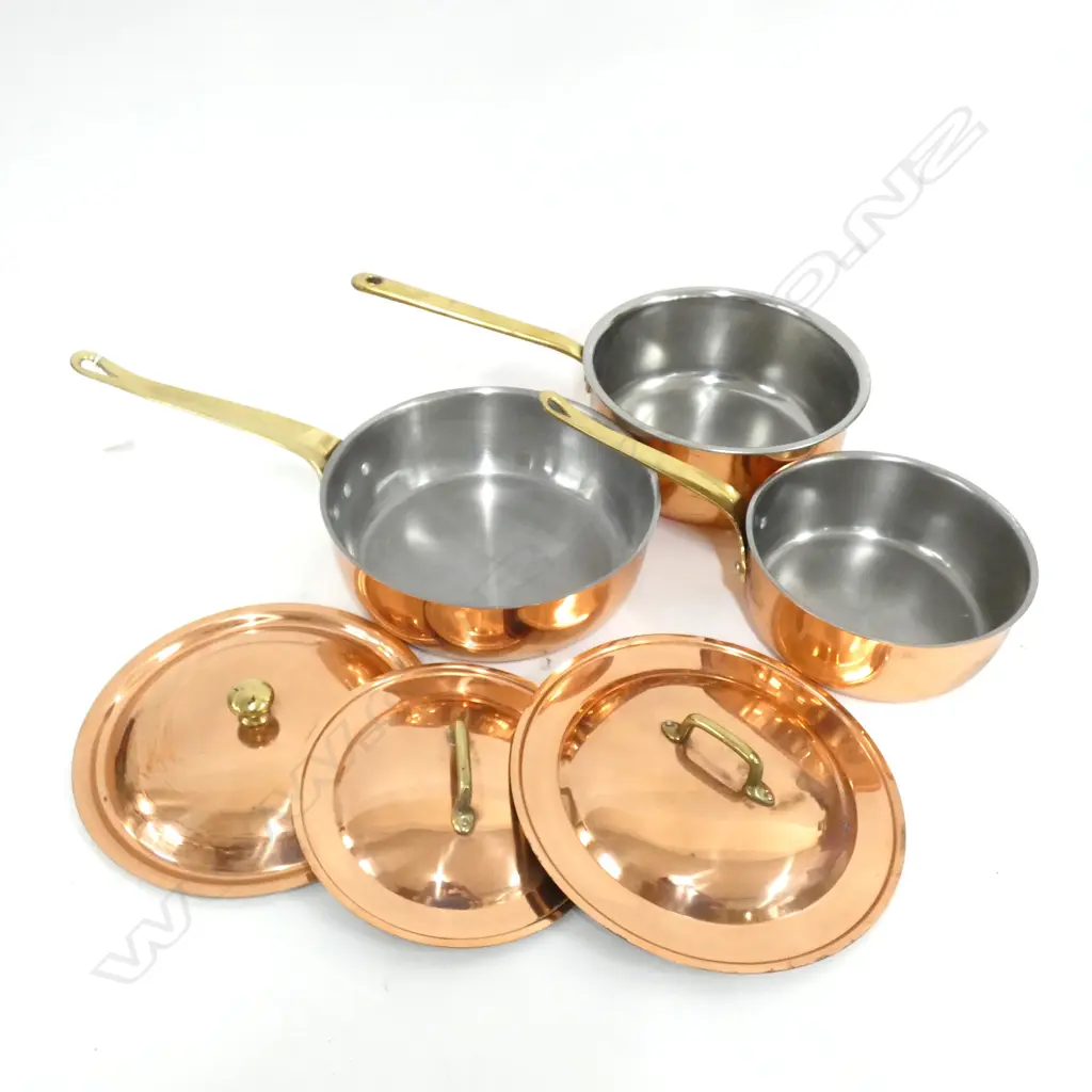 THREE COPPER SAUCEPANS WITH LIDS - LARGEST DIA. 210MM Image 1++