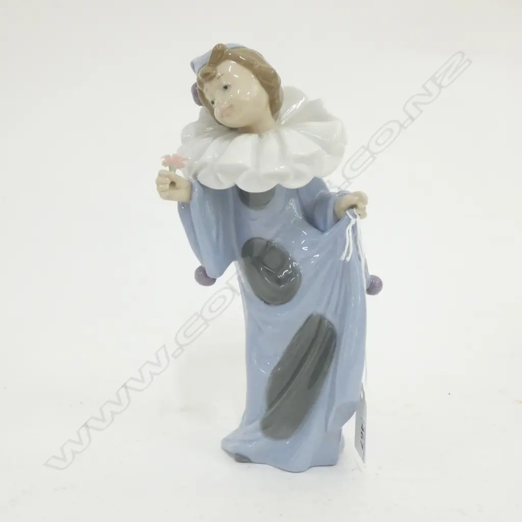 NAO FIGURE CLOWN WITH FLOWER H.205mm Image 1++
