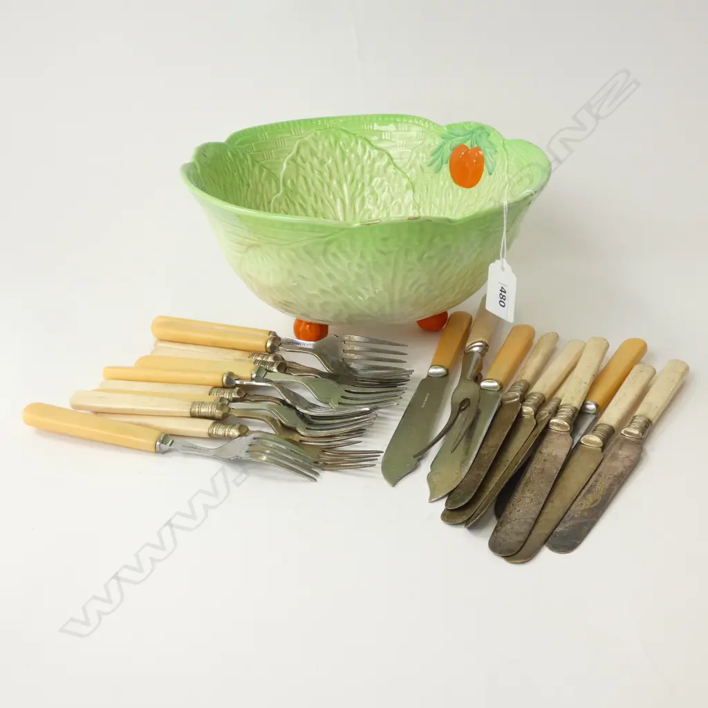 MIDWINTER LETTUCE BOWL + ASST. 'BONE' HANDLED FISH CUTLERY Image 1++