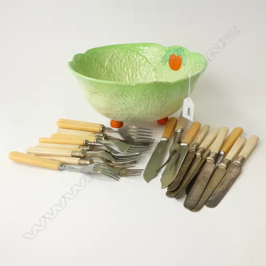 MIDWINTER LETTUCE BOWL + ASST. 'BONE' HANDLED FISH CUTLERY