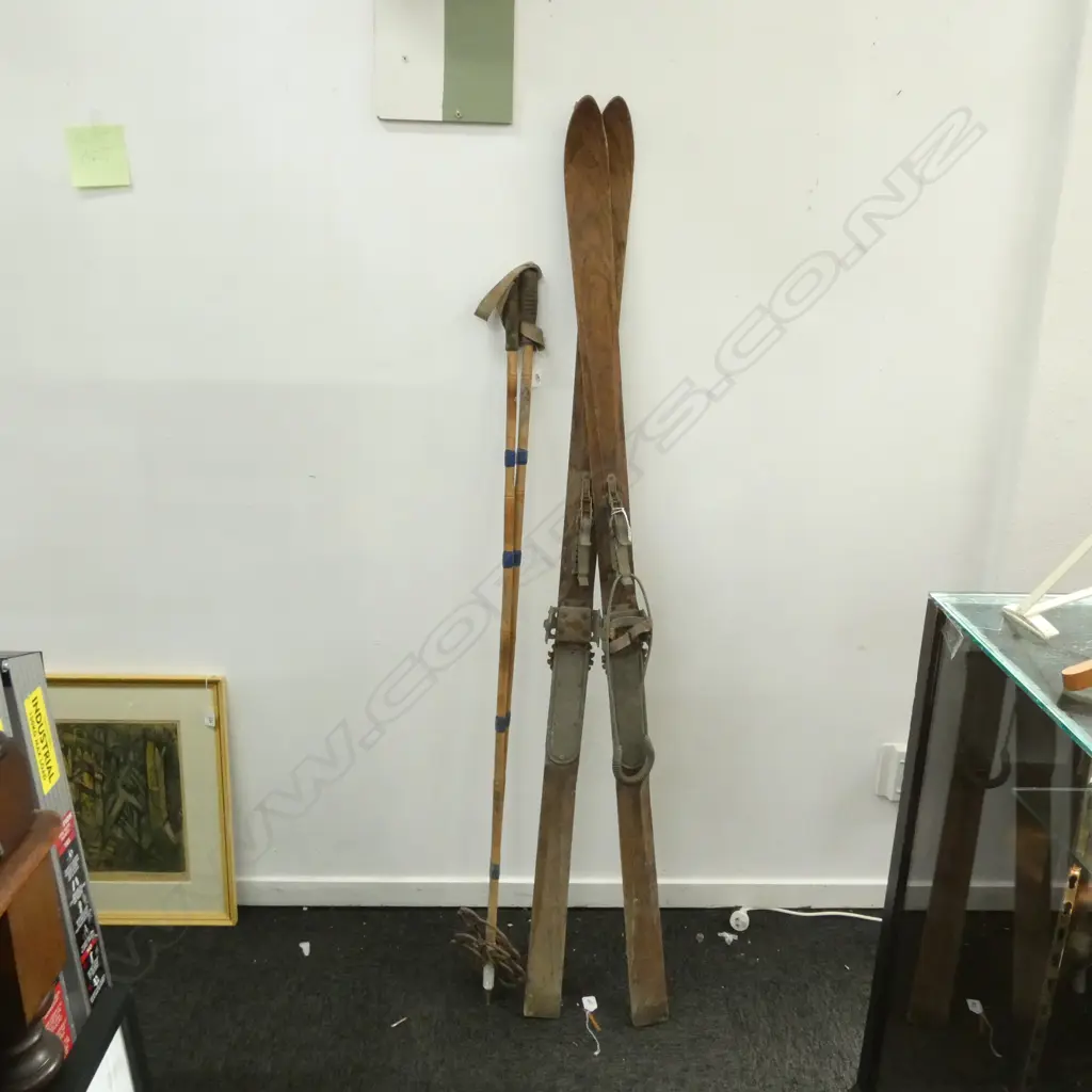 PR VINTAGE SNOW SKIS L. 1650MM + BAMBOO POLES Image 1++