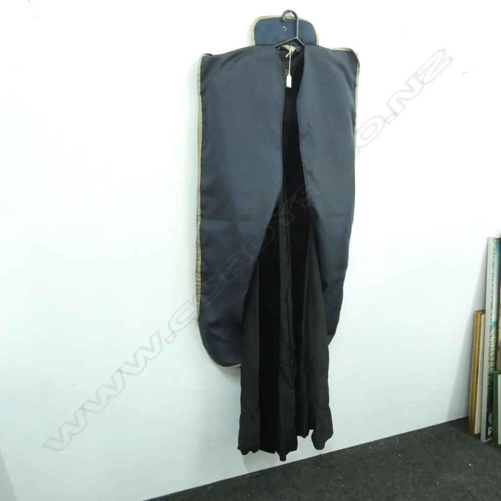VINTAGE ACADEMIC GOWN CHICAGO MAKER Image 1++