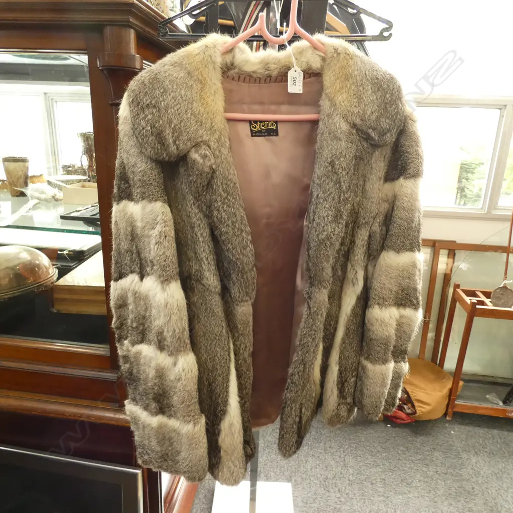 VINTAGE DYED RABBIT COAT SOME YELLOWING TO COLLAR Image 1++