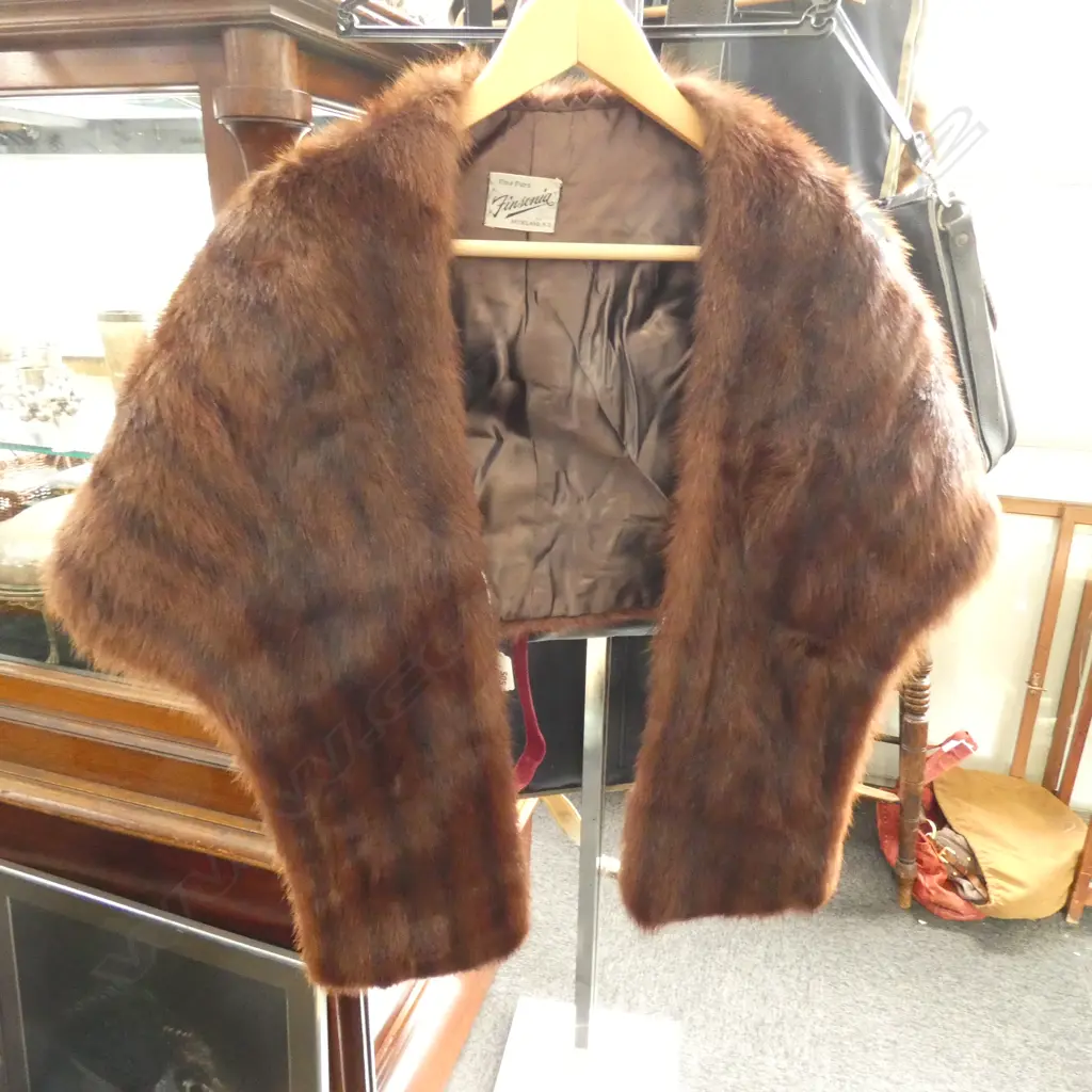 FUR STOLE Image 1++