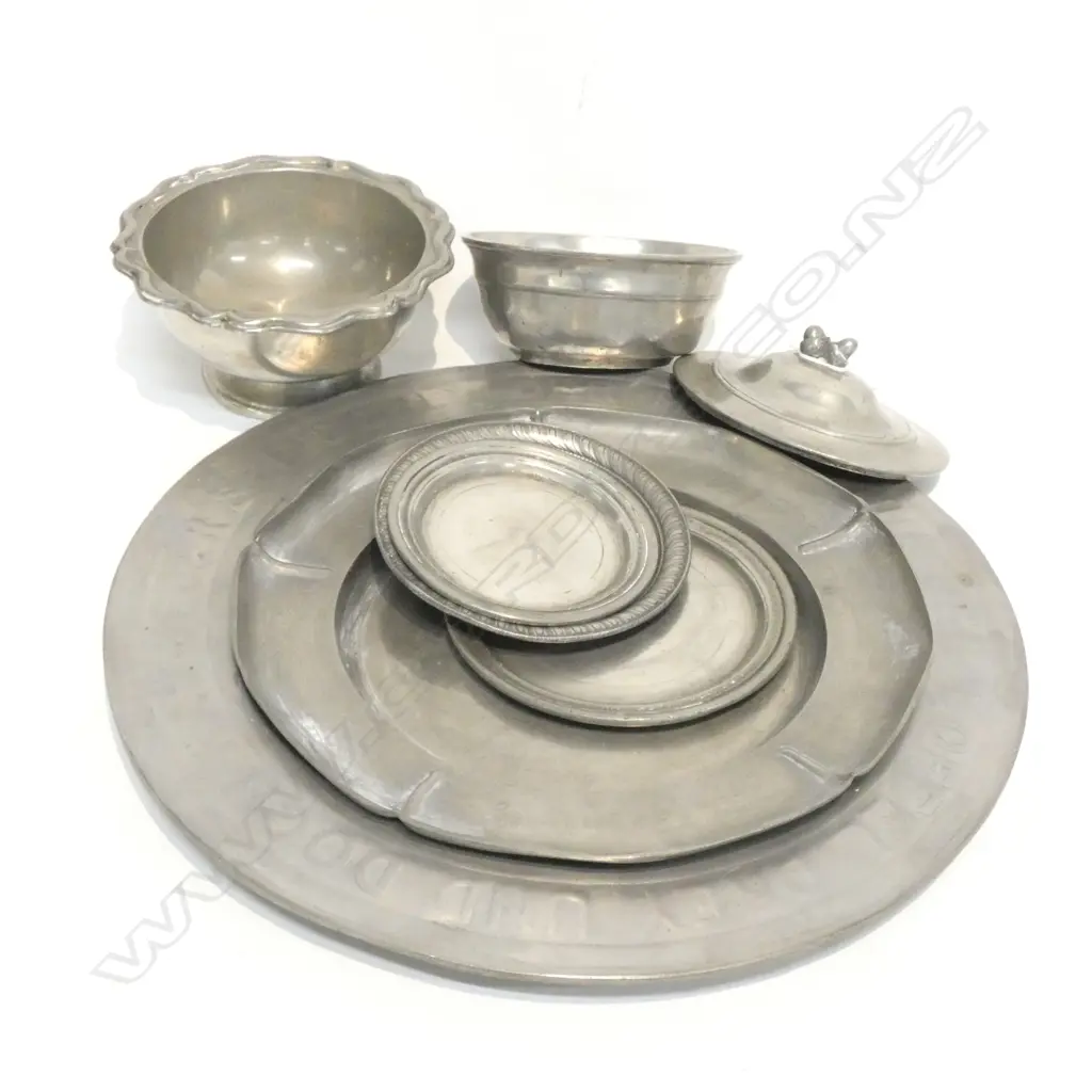 TWO ANTIQUE STYLE PEWTER PLATES/3 SMALL DISHES/TWO BOWLS ONE LIDDED Image 1++