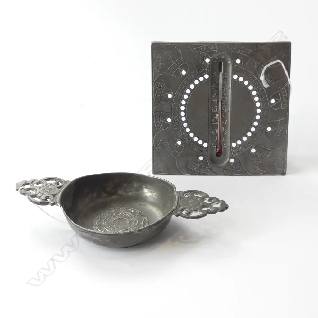 COSI TABELLINI PEWTER TABLE THERMOMETER-CALENDER WITH  DOUBLE HANDLED PORRINGER H 140 MM Image 1++