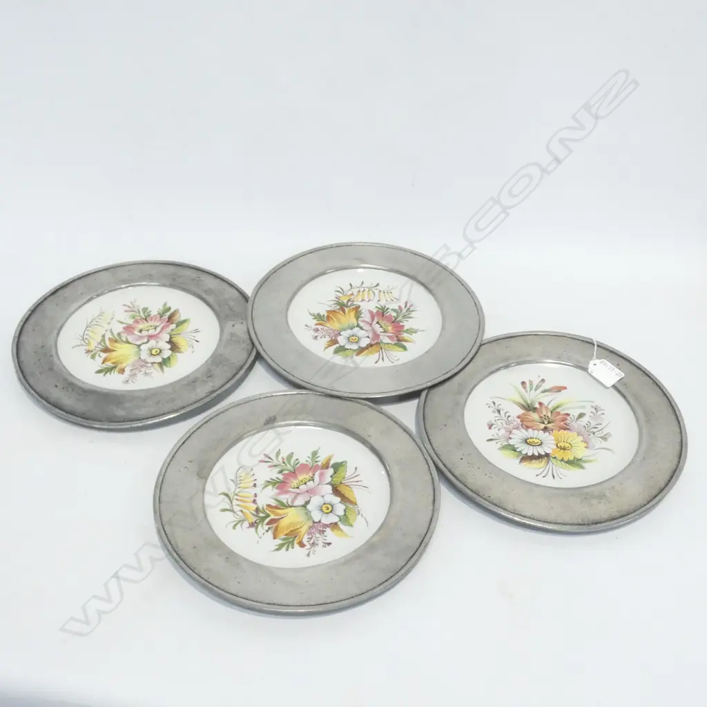 4 BASSANO HAND PAINTED WALL PLATES WITH PEWTER FRAMES DIA 260MM  Image 1++