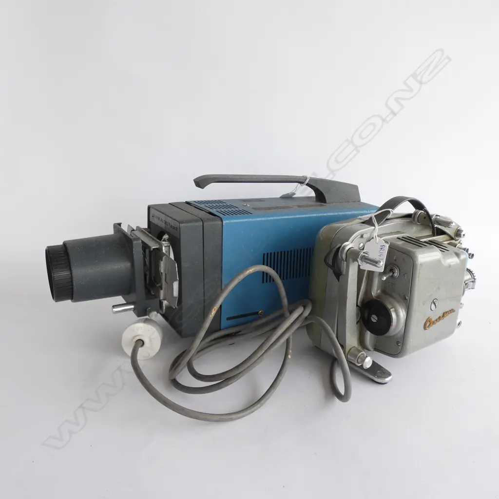 2 PROJECTORS 'ANEKON' & 'RANK ALDIS TUTOR 2'  Image 1++
