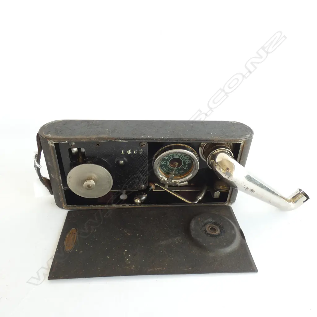 EXCELDA SWISS PORTABLE GRAMOPHONE Image 1++
